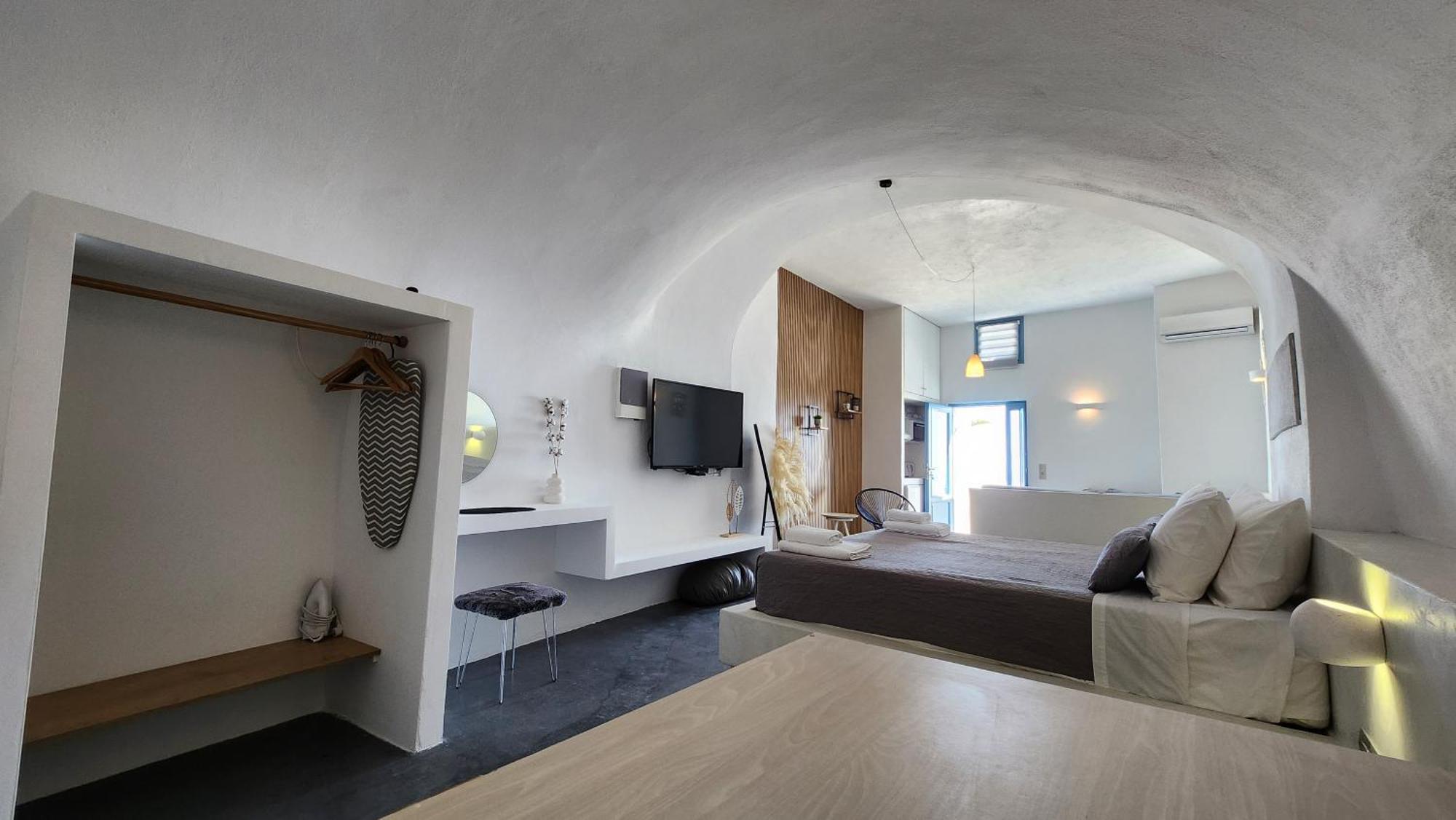 Euphoria Suites & Deluxe Studios ฟิรา ภายนอก รูปภาพ