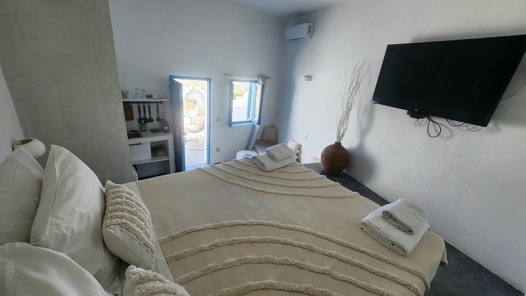 Euphoria Suites & Deluxe Studios ฟิรา ภายนอก รูปภาพ
