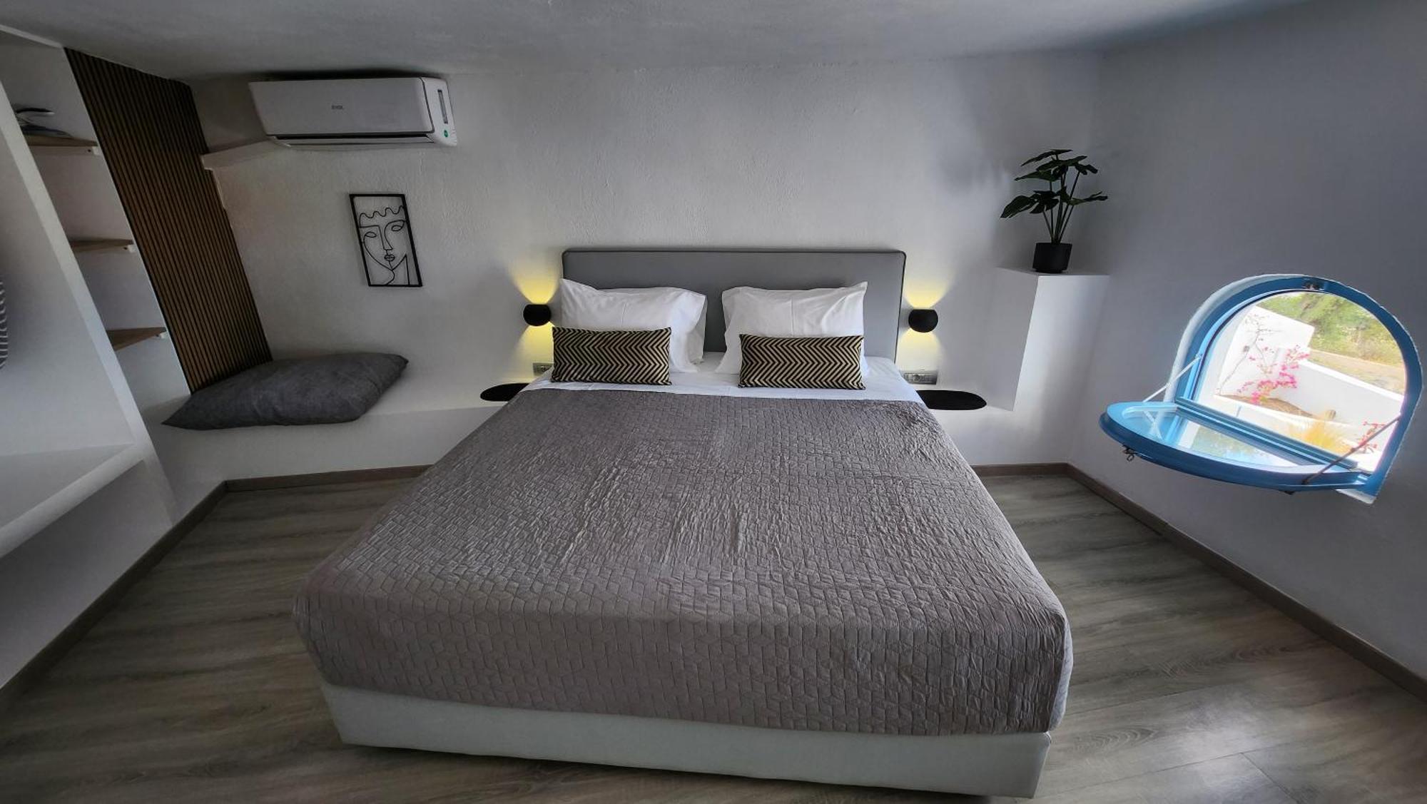 Euphoria Suites & Deluxe Studios ฟิรา ภายนอก รูปภาพ
