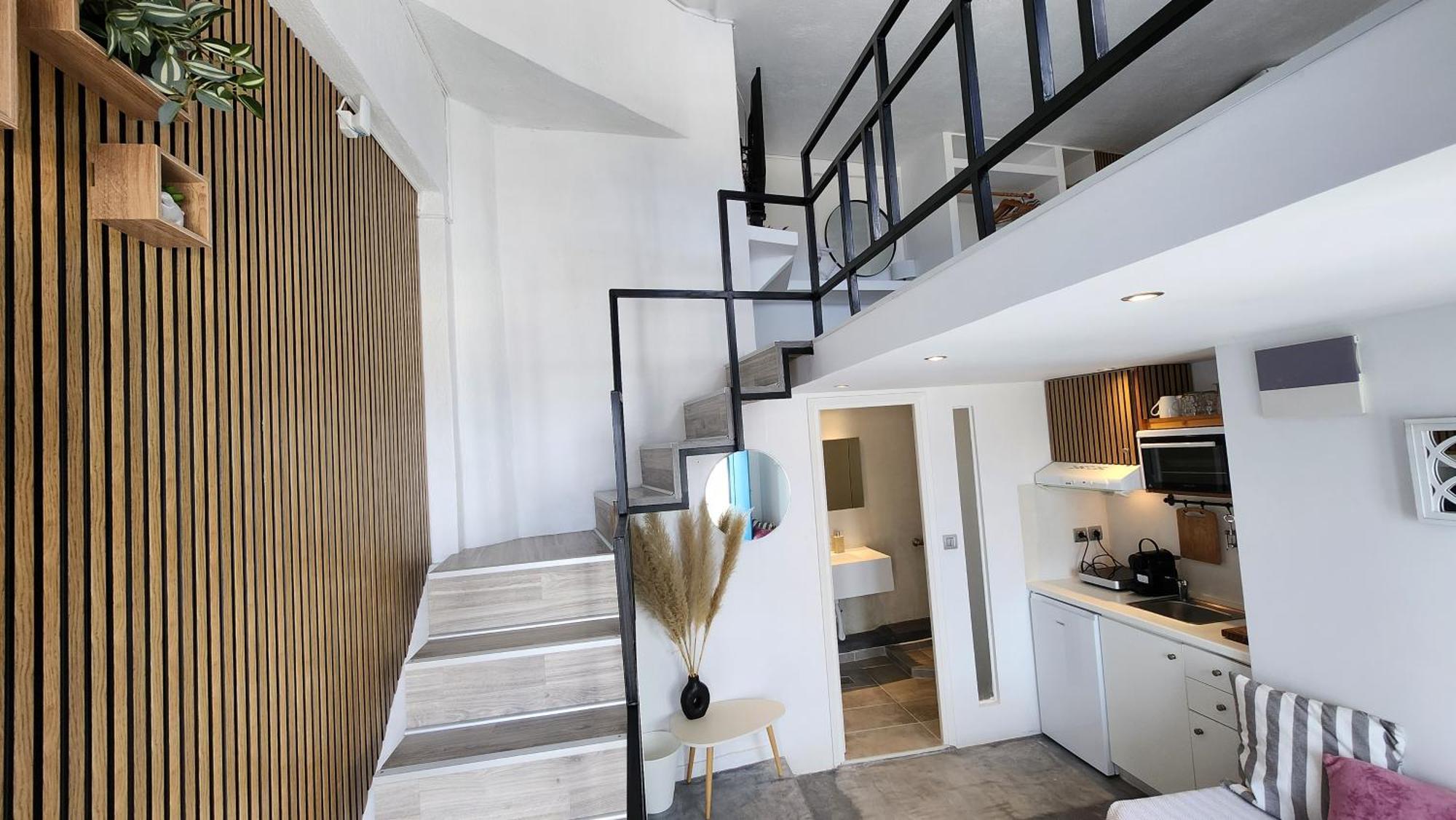 Euphoria Suites & Deluxe Studios ฟิรา ภายนอก รูปภาพ