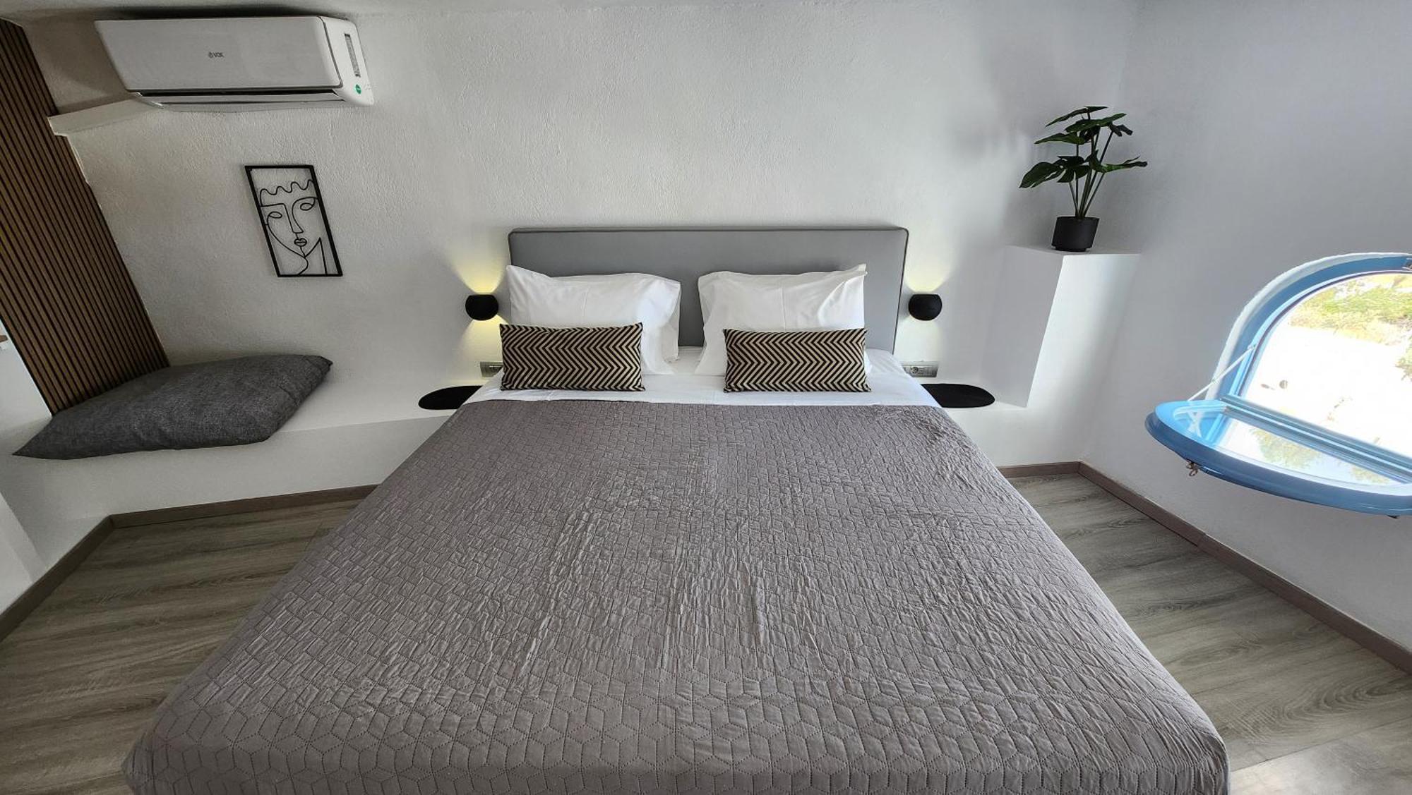 Euphoria Suites & Deluxe Studios ฟิรา ภายนอก รูปภาพ
