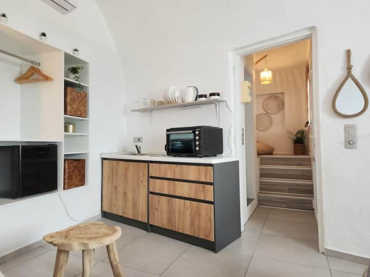 Euphoria Suites & Deluxe Studios ฟิรา ภายนอก รูปภาพ